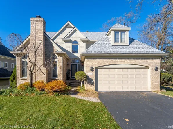 2720 Elizabeth Ln, West Bloomfield, MI 48324