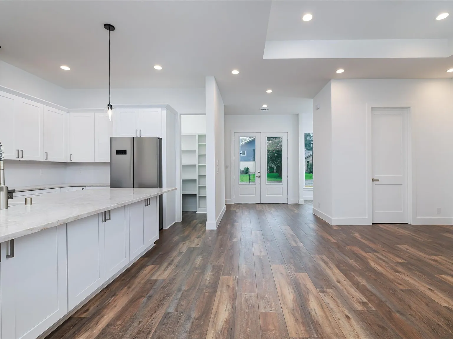 3 bed, 2.5 bath, 1823 sqft, $2,850 — Photo 3