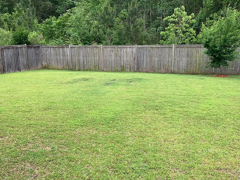 100 Hawthorne Dr — Photo 32