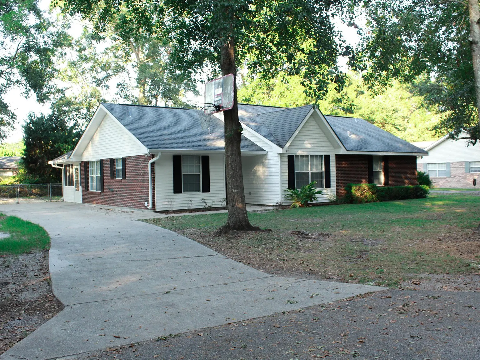 3 bed, 1450 sqft, $2,200 — Photo 3