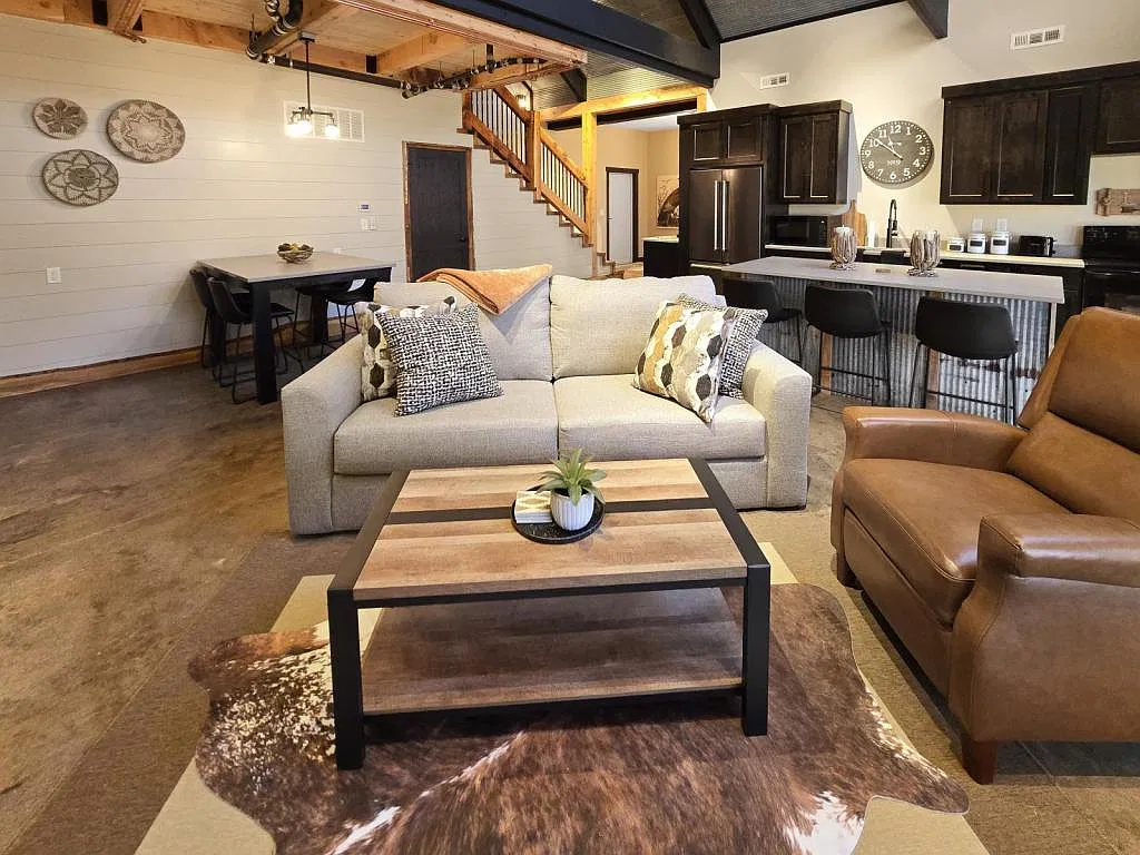 5104 Lake Shore Dr — Photo 2