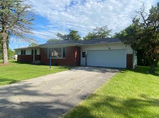 886 W 8th St, Rochester, IN 46975