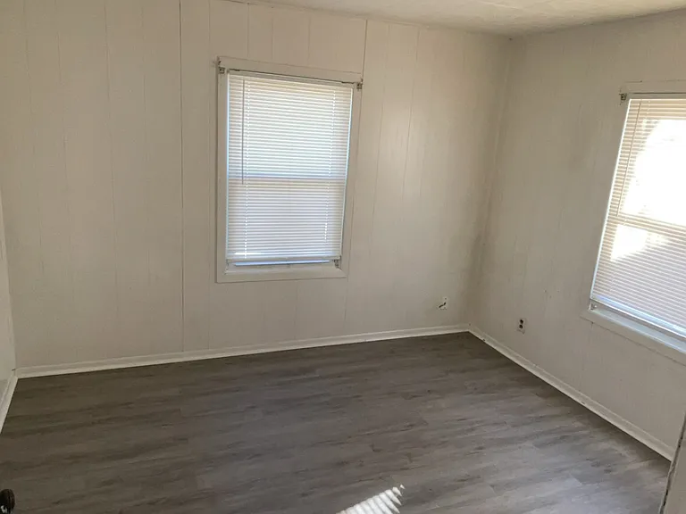 37 S Moss Ave — Photo 8