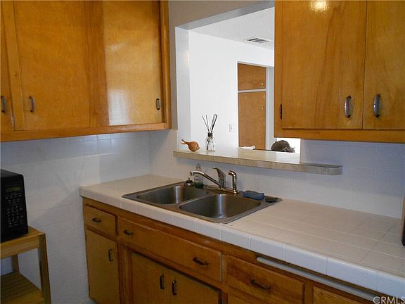 3rd image of 23875 Hemlock Ave