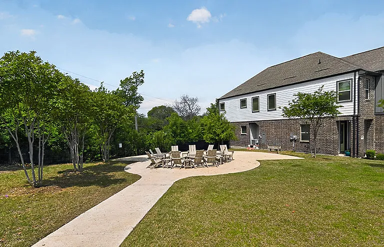 Echelon At Reverchon Bluffs Rental Homes — Photo 7