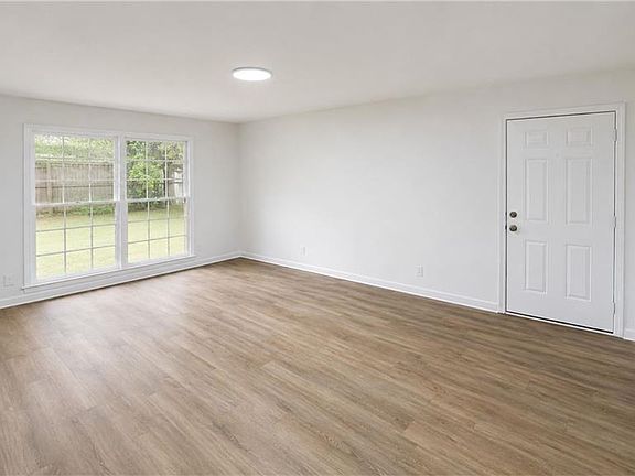 3rd image of 3621 Heritage Dr N