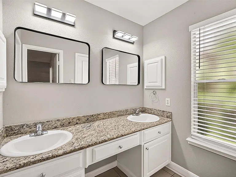 12403 Meadow Ridge Dr — Photo 27