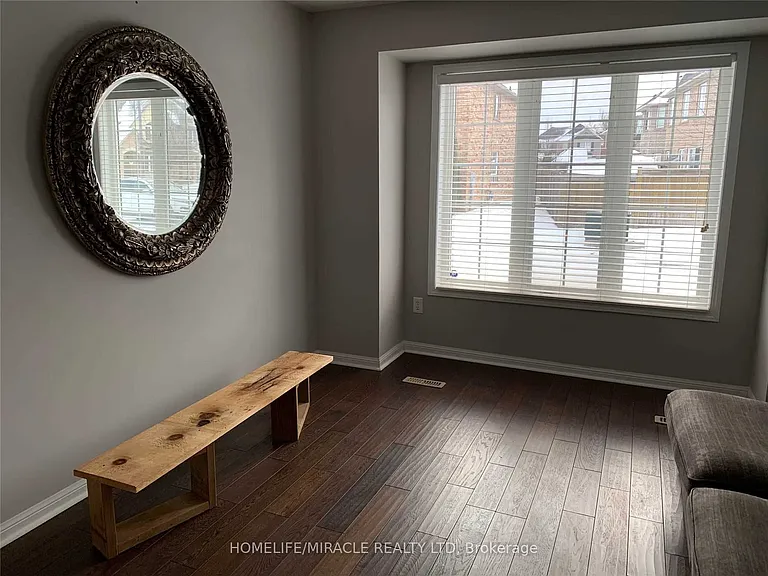 1509 Marshall Cres — Photo 6