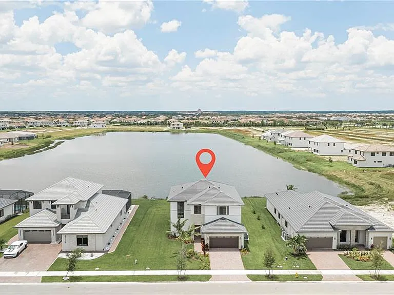 4775 Quercia Dr — Photo 2