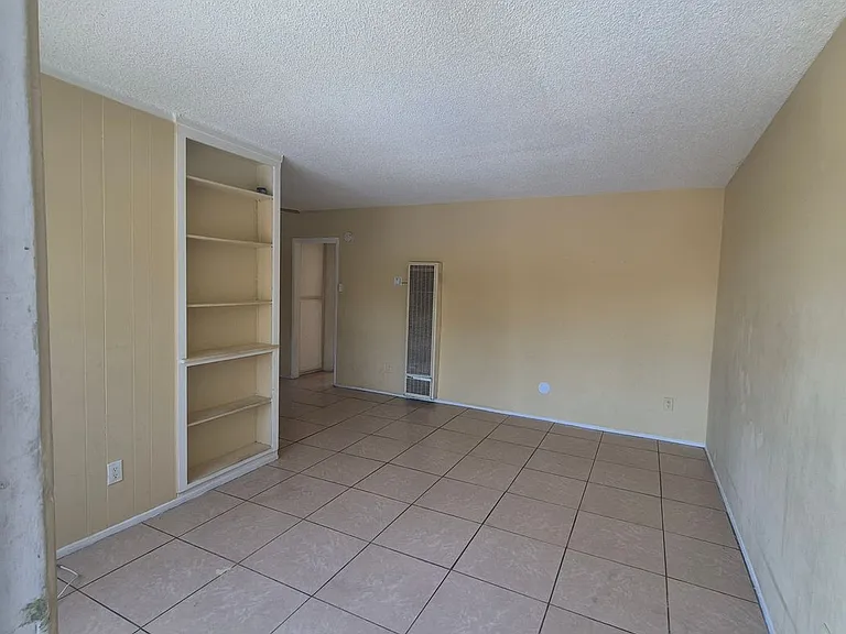 4251 Marlborough Avenue — Photo 4