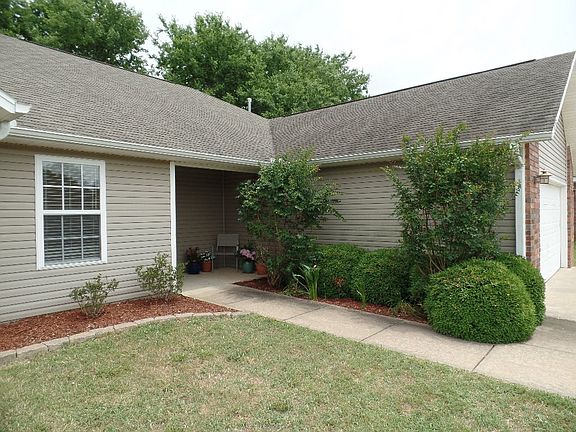 4th image of 1203 Latisha Ln