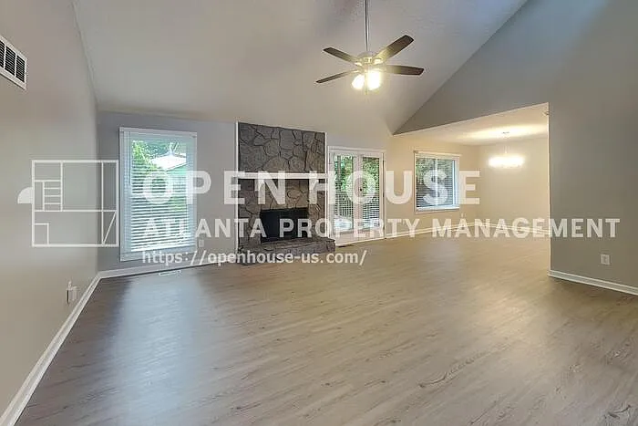 3 bed, 2.0 bath, 2368 sqft, $2,350 — Photo 3