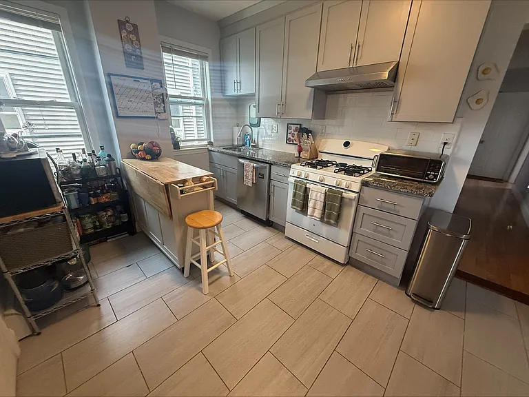 29 Waverly St #1 — Photo 31
