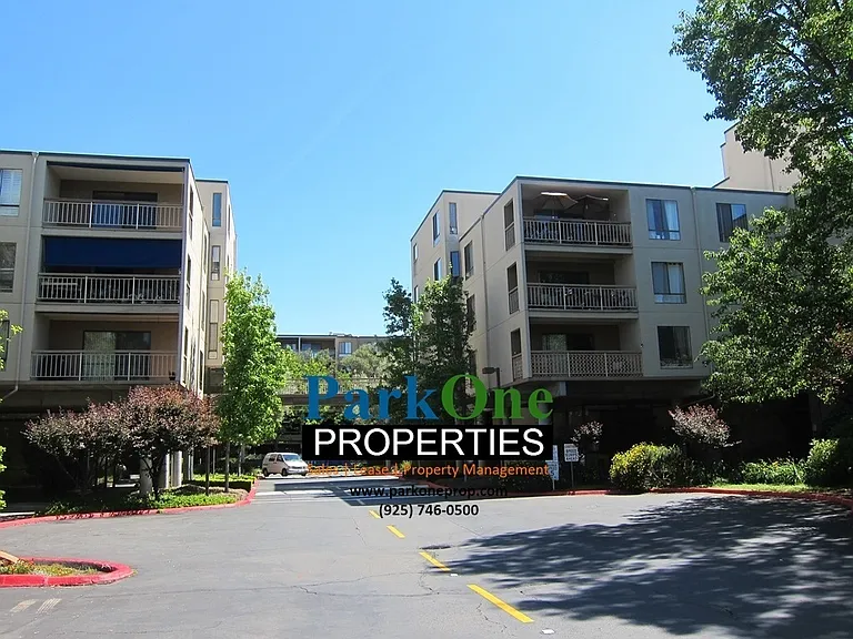 340 N Civic Dr #202 — Photo 15