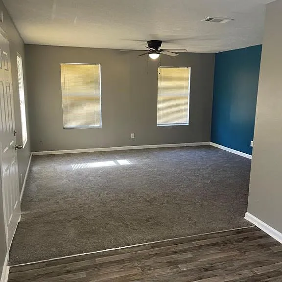 656 Chelsea Dr — Photo 2