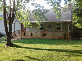 2943 E Melbourne Rd, Springfield, MO 65804