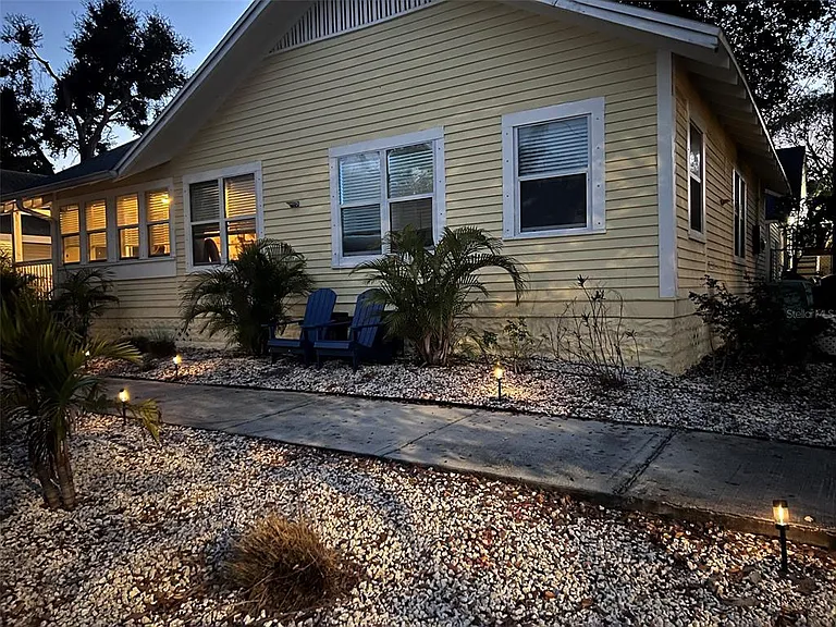 1137 Highland St S — Photo 49