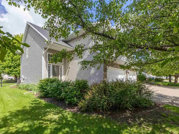 455 N McKenzie Ln, North Liberty, IA 52317