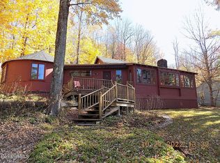 12 Mahkeenac Heights Rd, Stockbridge, MA 01262