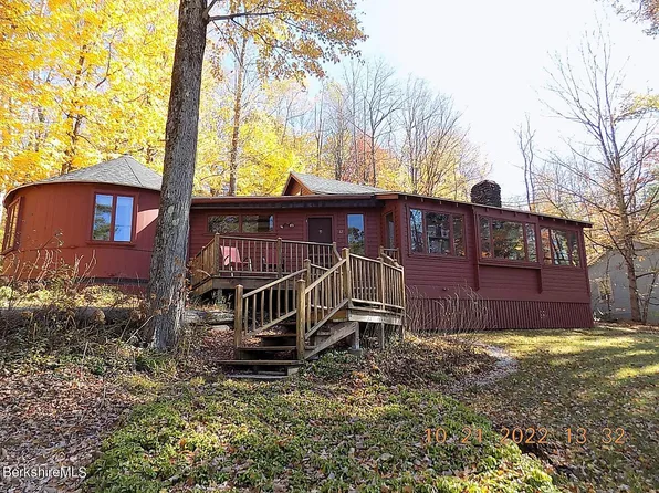 12 Mahkeenac Heights Rd, Stockbridge, MA 01262