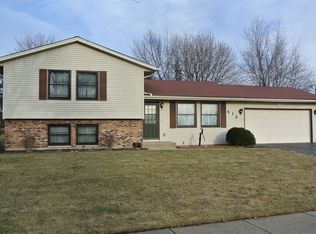 412 Center Pkwy, Yorkville, IL 60560