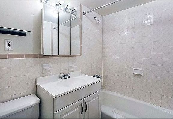 4th image of 310 W 95th St APT 4C