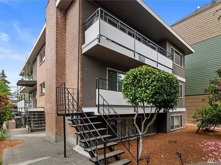 4127 California Ave SW #4 — Photo 3