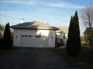 124 Birch Dr SW, Poplar Grove, IL 61065