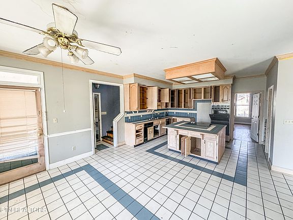 5th image of 104 Charlene Ln