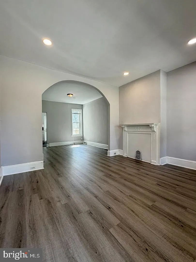 2 bed, 1.0 bath, 992 sqft, $1,250 — Photo 3