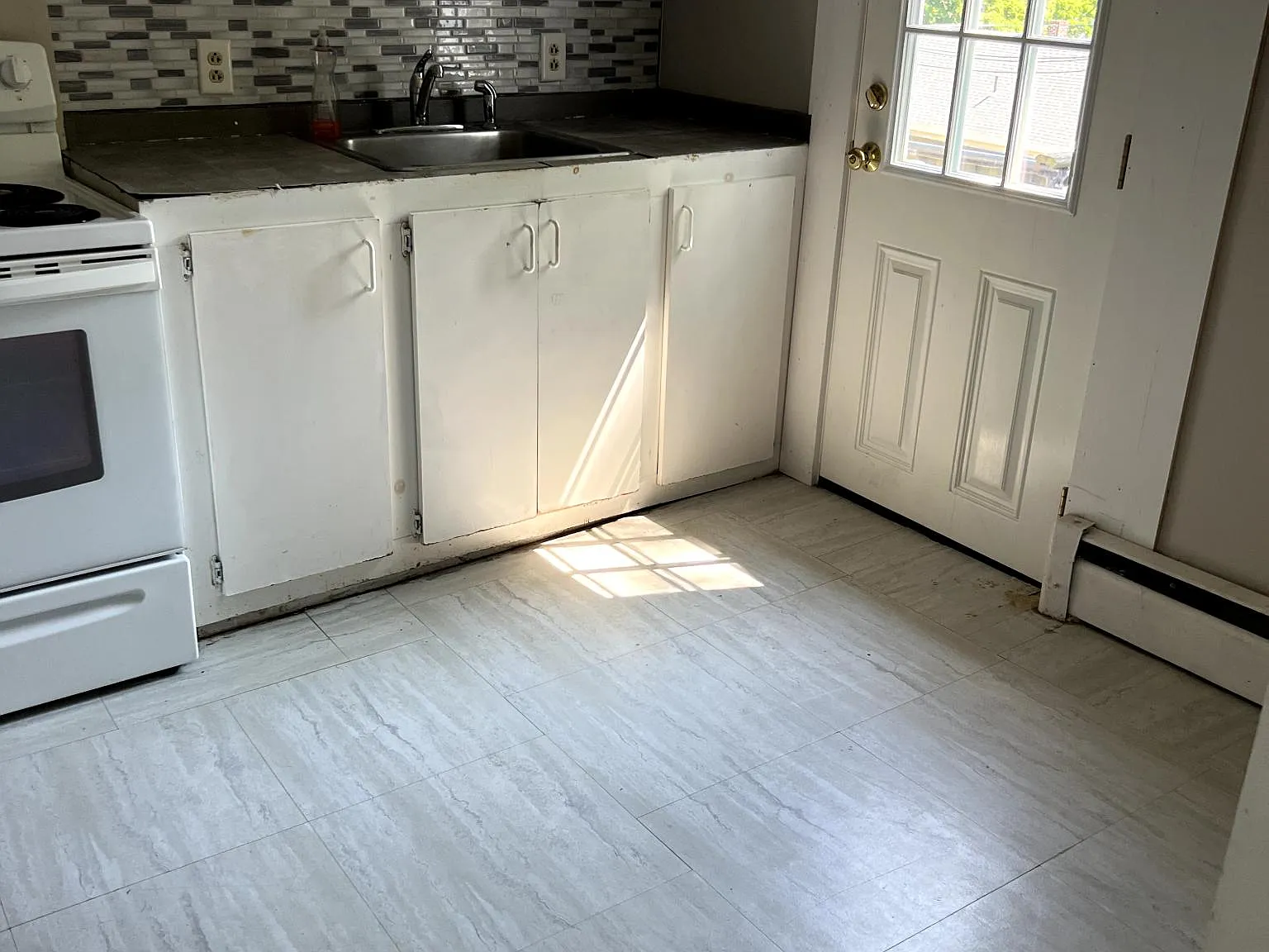 2 bed, 900 sqft, $1,900 — Photo 3