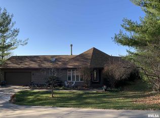 1111 N Hoppe Ln, East Peoria, IL 61611