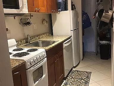 4th image of 626 12th Ave NE APT 4