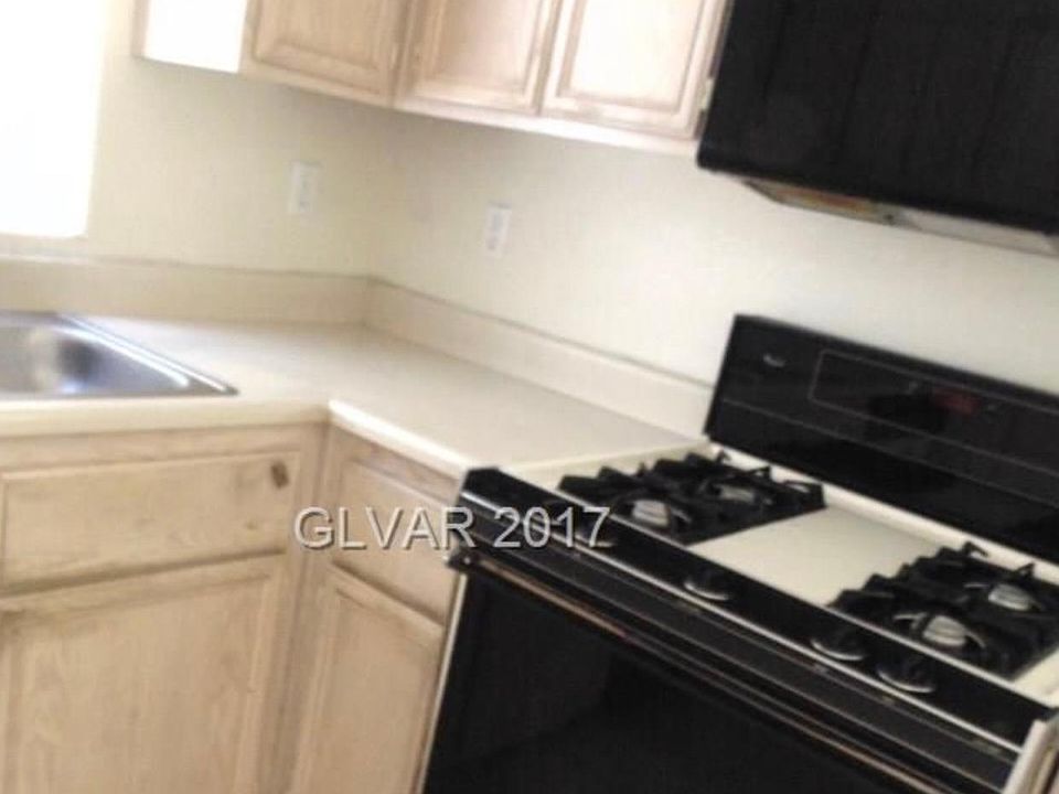 2nd image of 5225 Steinbrenner Ln