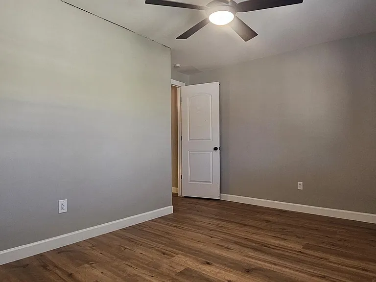 1131 E Redfield Rd — Photo 24