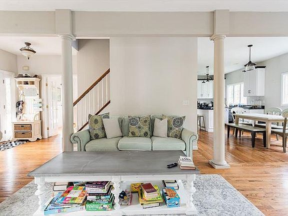 4th image of 1025 Peconic Bay Blvd