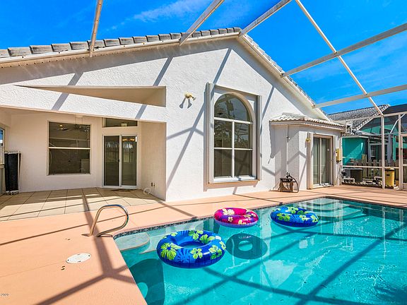 3rd image of 348 Las Olas Dr