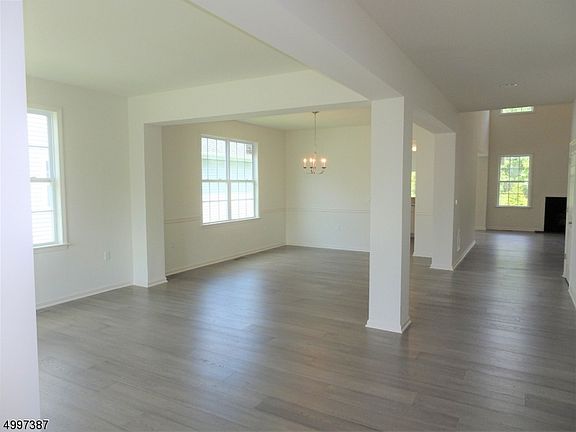 4th image of 36 Bryant Ct