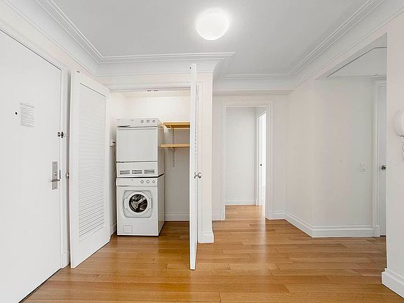 4th image of 200 E 66th St APT E1003