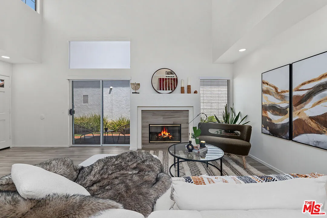 3 bed, 3.0 bath, 1834 sqft, $6,500 — Photo 4