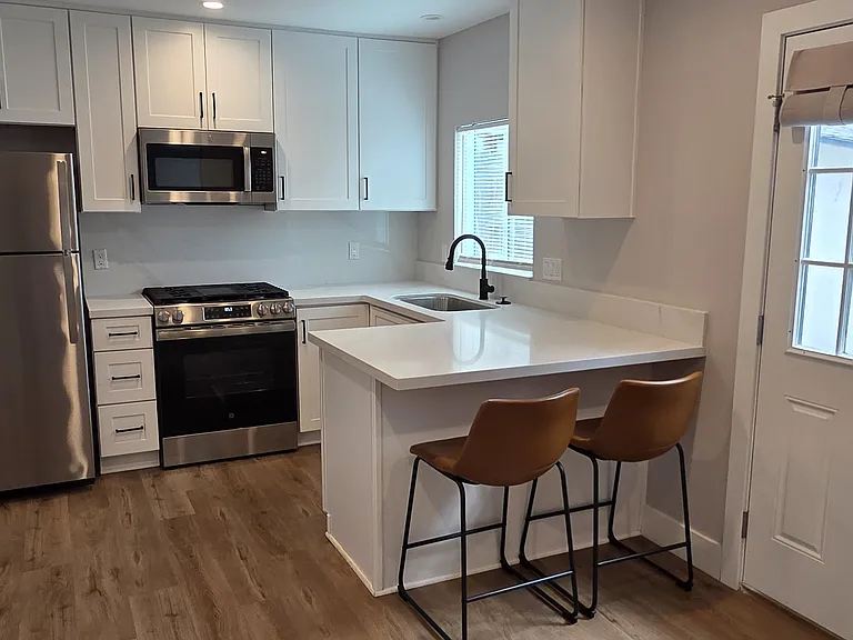 233 Michigan Ave — Photo 4