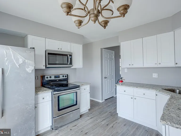 101 Bayberry Ct — Photo 1