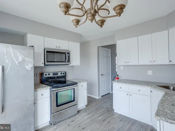 101 Bayberry Ct, Marlton, NJ 08053