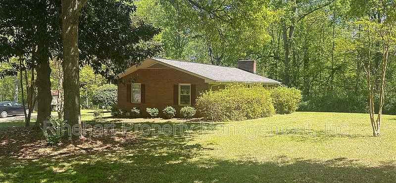 3 bed, 2.0 bath, 1959 sqft, $2,300 — Photo 2