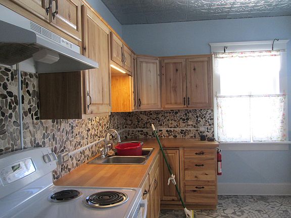 2nd image of 1104 E 8th St