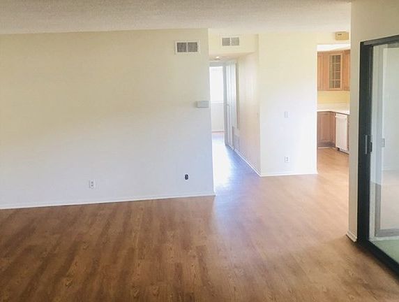 3rd image of 13404 La Jolla Cir #201A