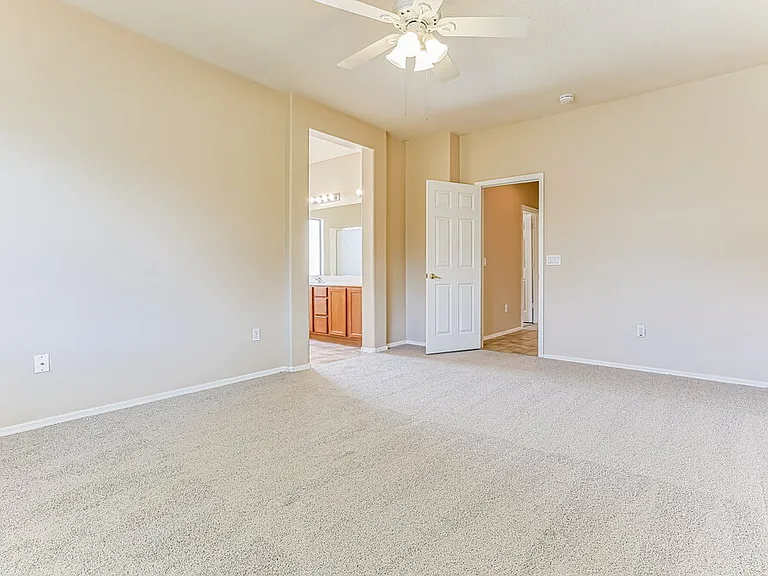2081 E Runaway Bay Pl — Photo 9