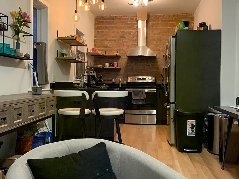 429 Chelsea St #2 — Photo 6