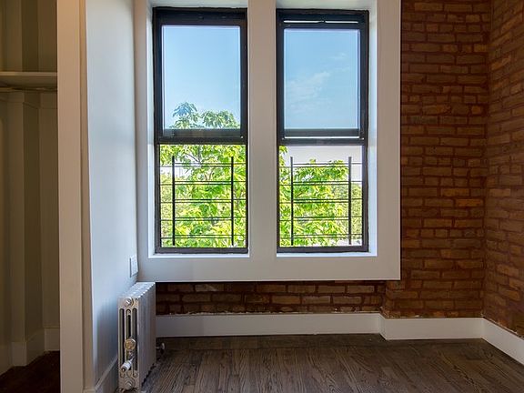 4th image of 928 Myrtle Ave APT 4
