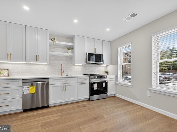 4th image of 33 Dudley Ct #25